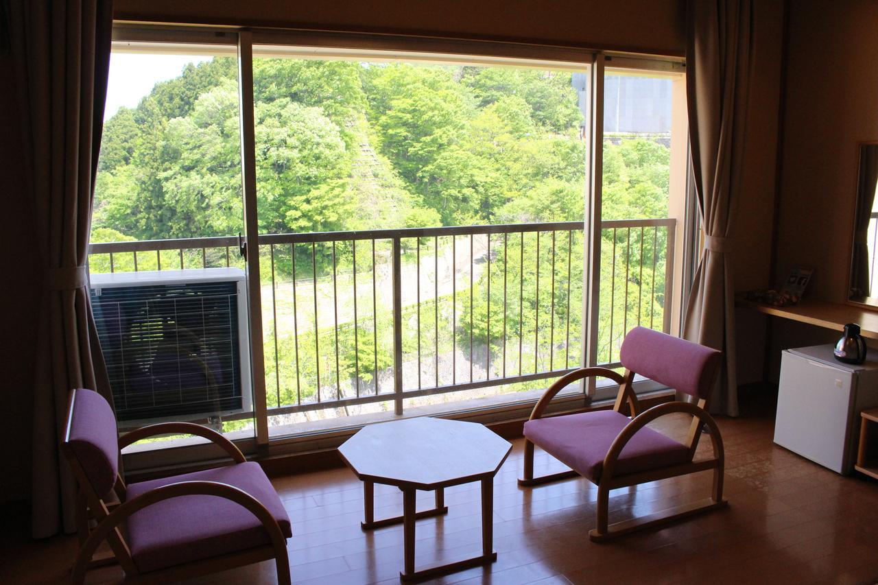 土湯温泉 やすらぎの宿 向瀧旅館 Fukushima  Zewnętrze zdjęcie