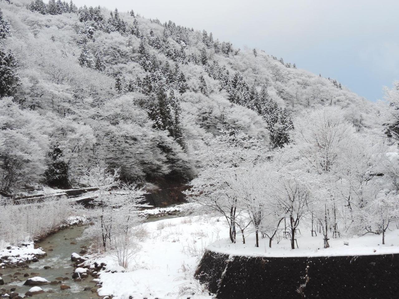 土湯温泉 やすらぎの宿 向瀧旅館 Fukushima  Zewnętrze zdjęcie