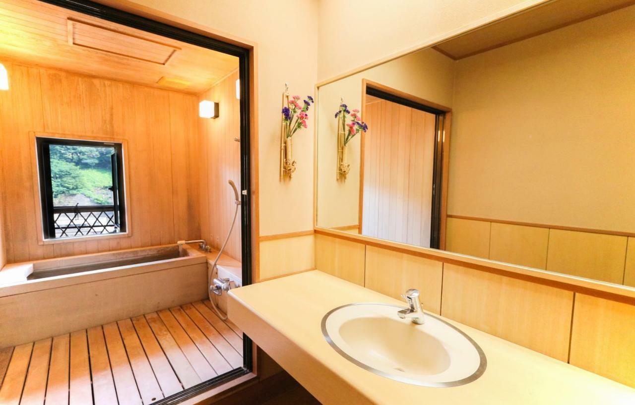 土湯温泉 やすらぎの宿 向瀧旅館 Fukushima  Zewnętrze zdjęcie